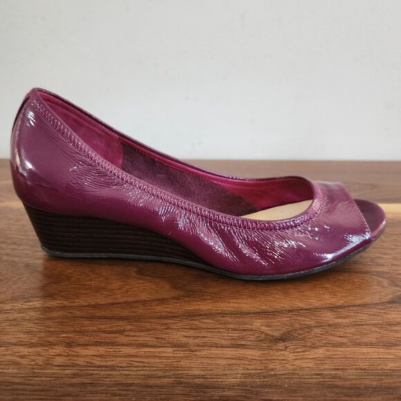 Cole Haan Womens Maroon Purple Peep Toe Wedge Heel Pumps Leather Size 6 - Picture 2 of 9